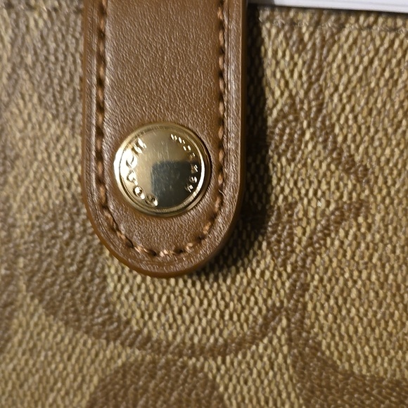 Coach Notebook - Picture 5 of 5